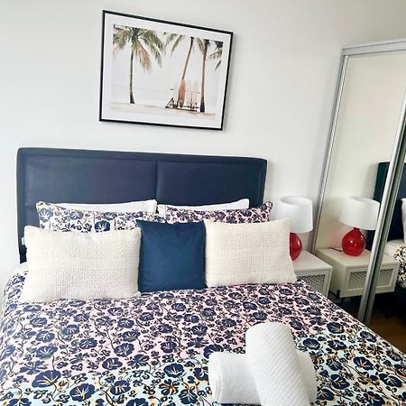Spacious Urban Gem Apartment With Parking ブラックネル エクステリア 写真