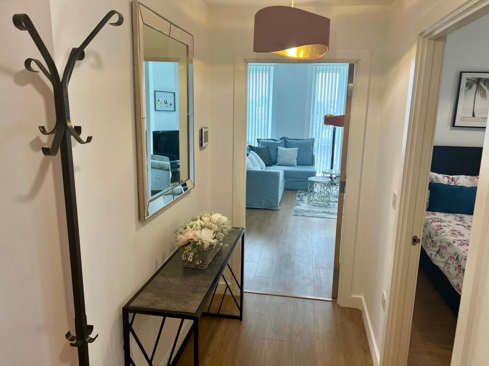 Spacious Urban Gem Apartment With Parking ブラックネル エクステリア 写真