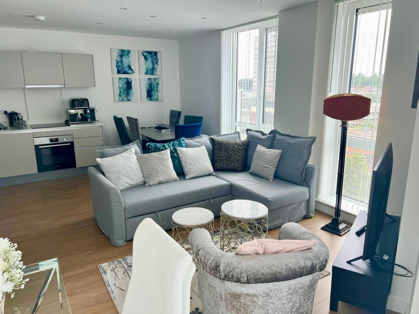 Spacious Urban Gem Apartment With Parking ブラックネル エクステリア 写真